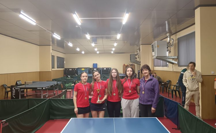  Stolni tenis djevojke i mladići